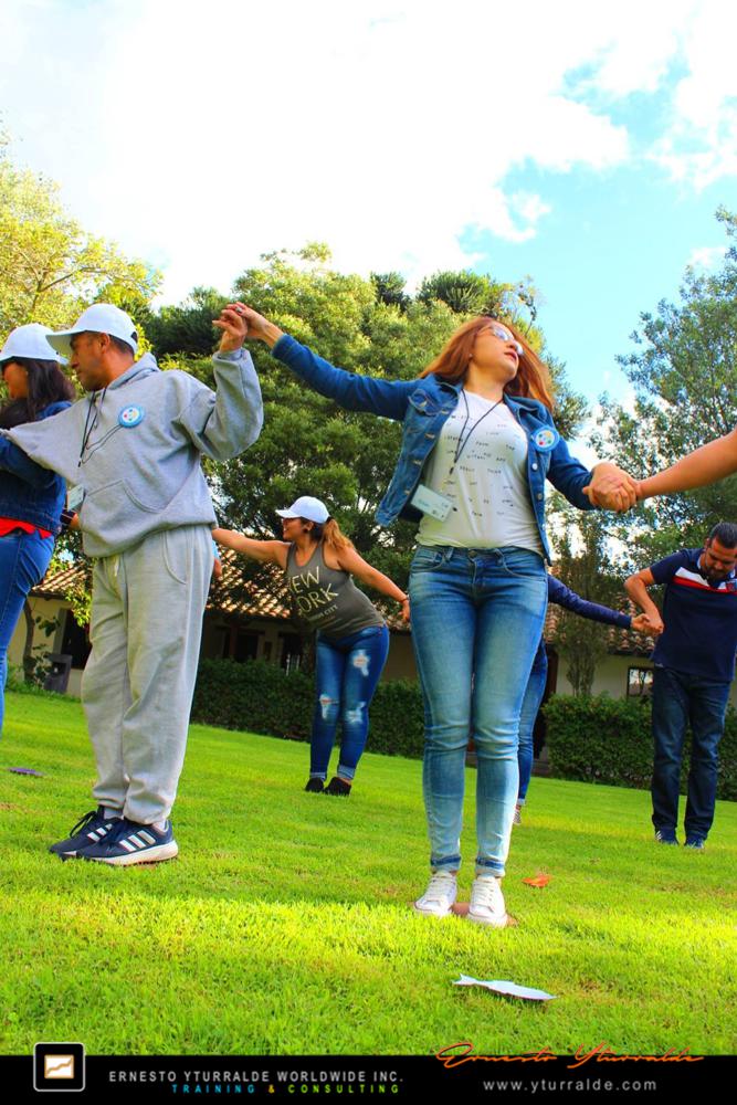 Team Building LATAM Talleres de Cuerdas Bajas | Team Building Empresarial para el desarrollo de equipos de trabajo