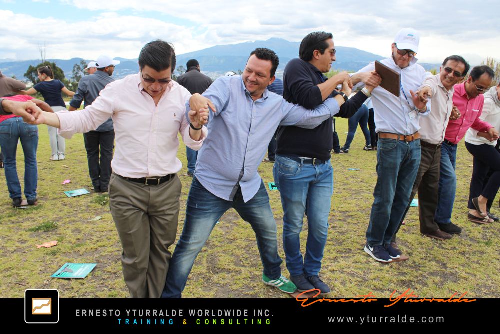 Team Building LATAM Talleres de Cuerdas Bajas | Team Building Empresarial para el desarrollo de equipos de trabajo